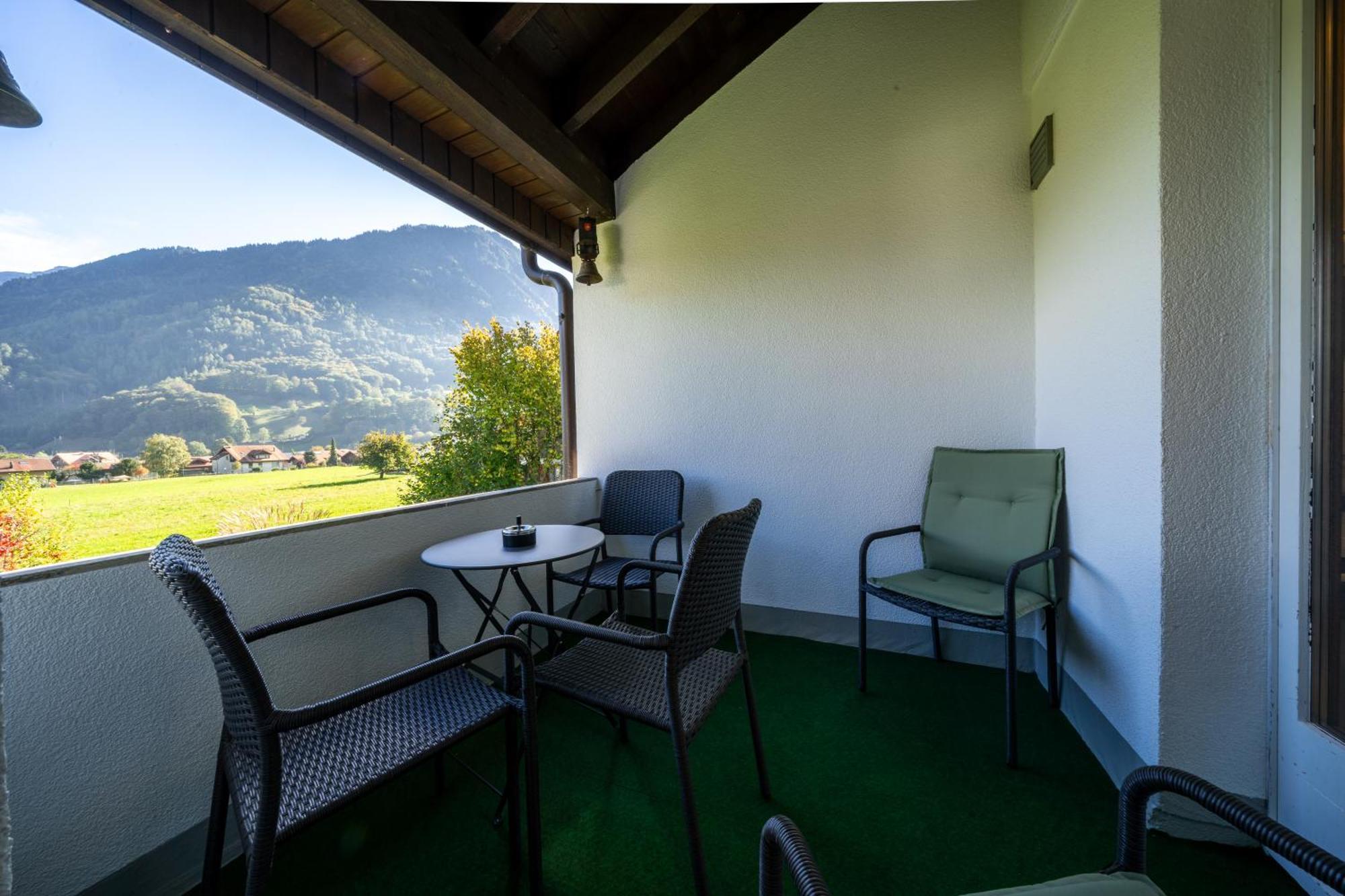 Alpine View With Balcony Near Interlaken